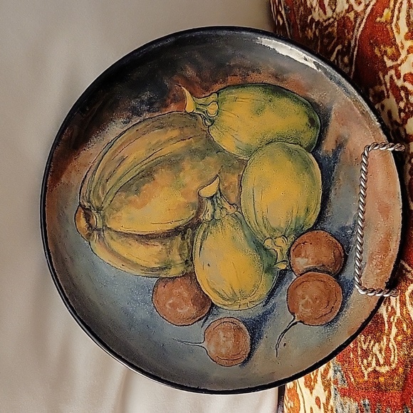 "Capelo" Pottery Gto Made in Mexico. Signed Fruit design. 9" - Picture 1 of 5